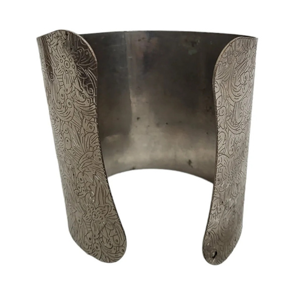 Silvertone Floral Inlay Open Cuff Bangle - Picture 2 of 3